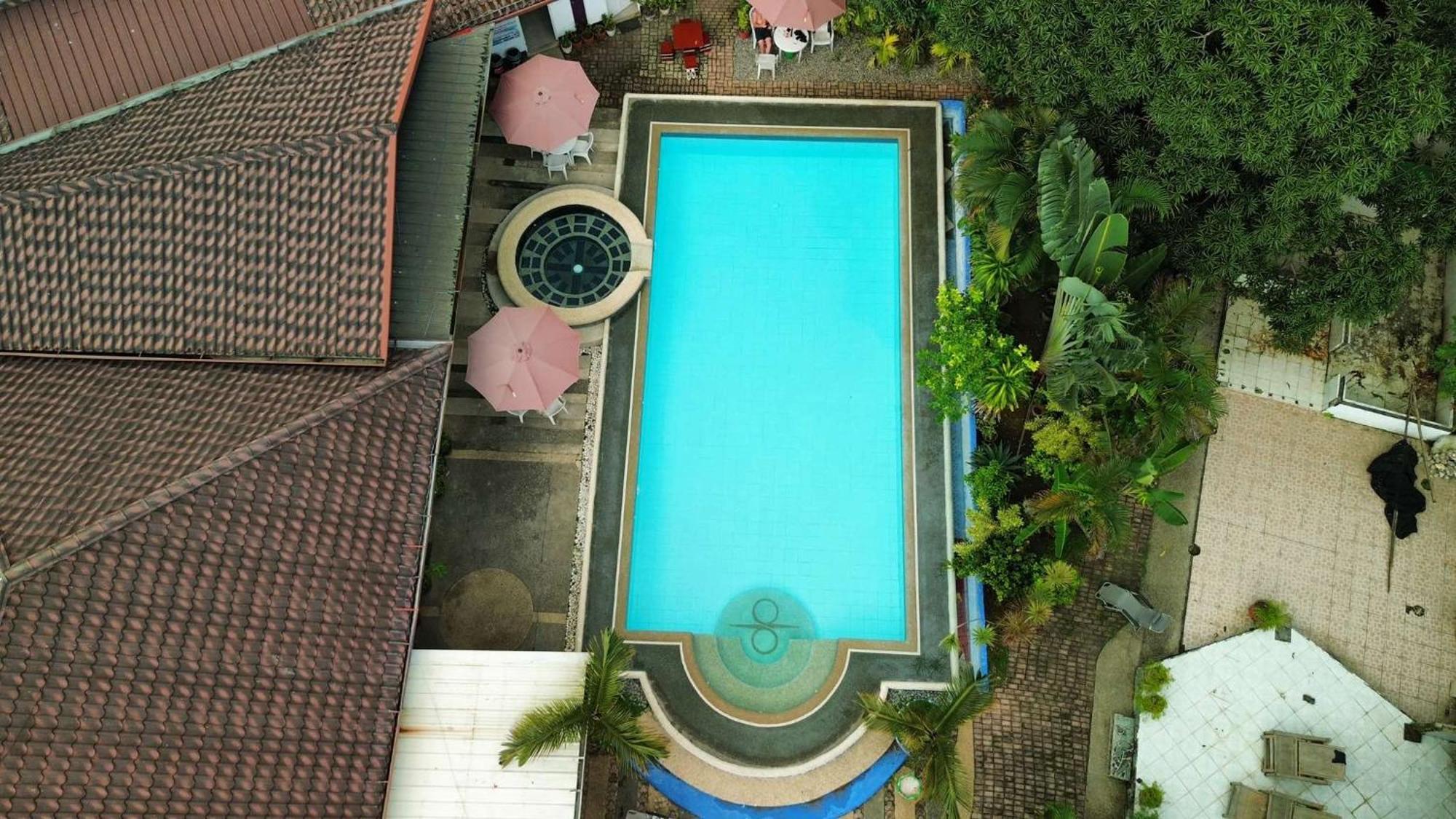 Ice Bear Bar & Tourist Inn Dauis ภายนอก รูปภาพ
